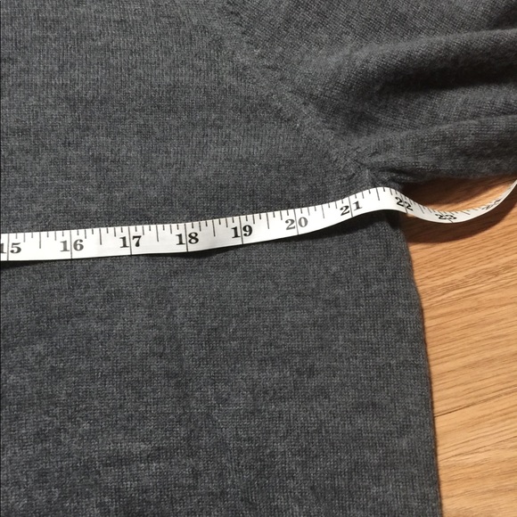 SOLD TAHARI Sweater size XL - Picture 3 of 5